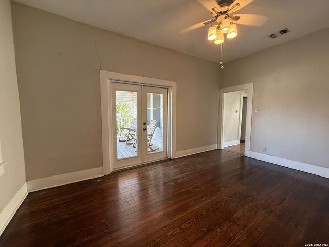 1207 McCullough, San Antonio, TX 78212