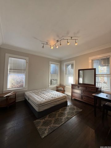 1207 McCullough, San Antonio, TX 78212