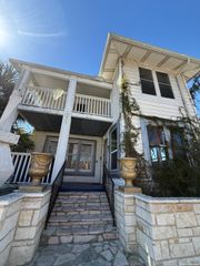 1207 McCullough, San Antonio, TX 78212