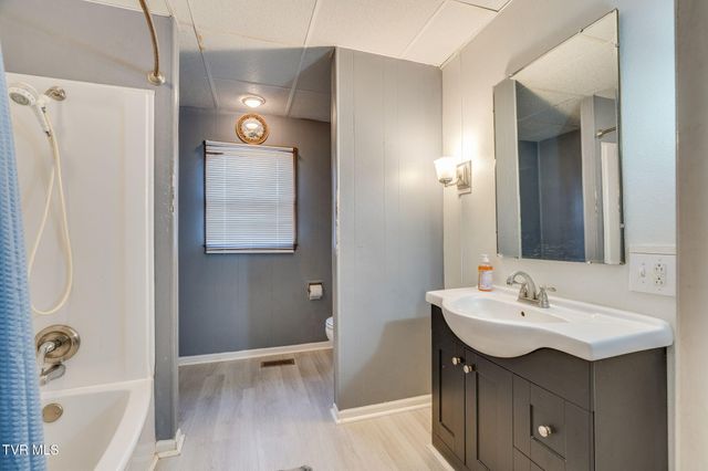 2704 Fort Henry Drive, Kingsport, TN 37664