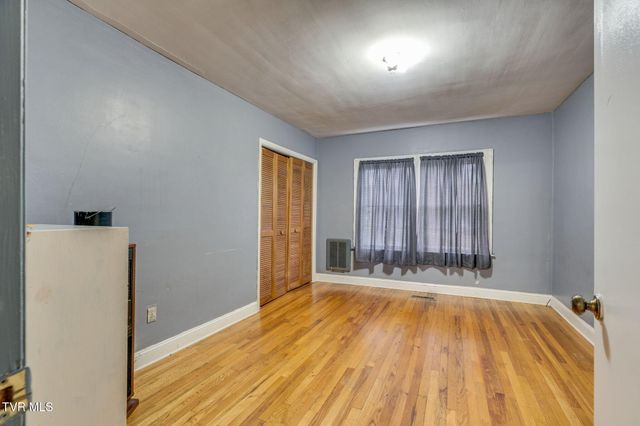 2704 Fort Henry Drive, Kingsport, TN 37664