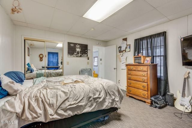 2704 Fort Henry Drive, Kingsport, TN 37664