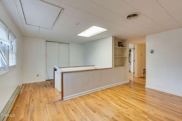 2704 Fort Henry Drive, Kingsport, TN 37664