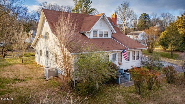 2704 Fort Henry Drive, Kingsport, TN 37664