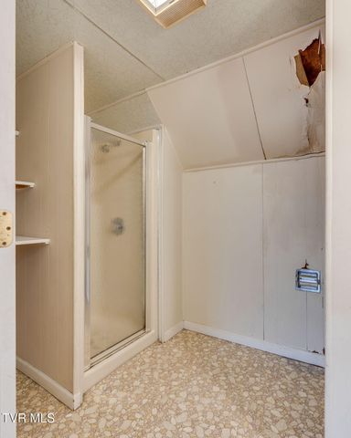 2704 Fort Henry Drive, Kingsport, TN 37664