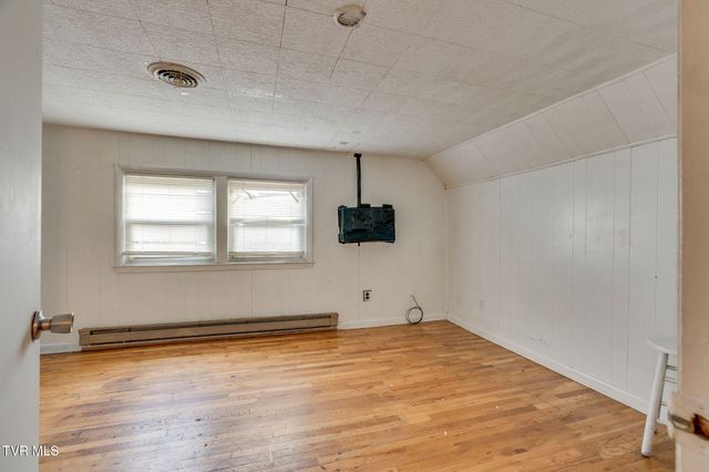 2704 Fort Henry Drive, Kingsport, TN 37664