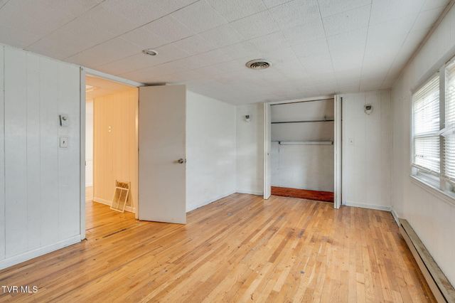 2704 Fort Henry Drive, Kingsport, TN 37664