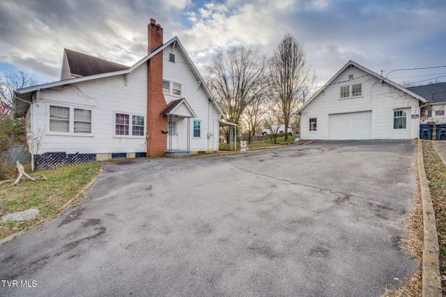 2704 Fort Henry Drive, Kingsport, TN 37664