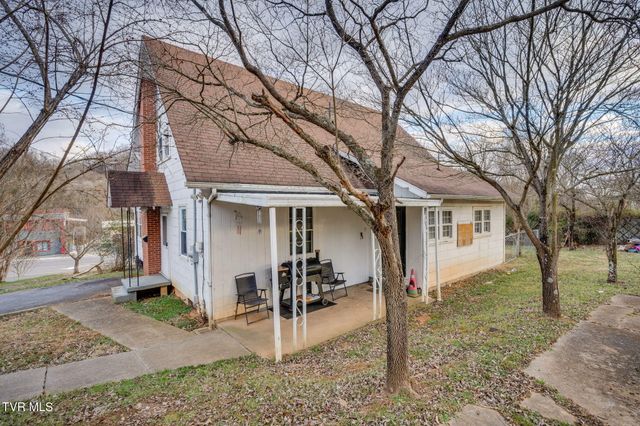 2704 Fort Henry Drive, Kingsport, TN 37664