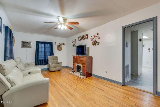 2704 Fort Henry Drive, Kingsport, TN 37664