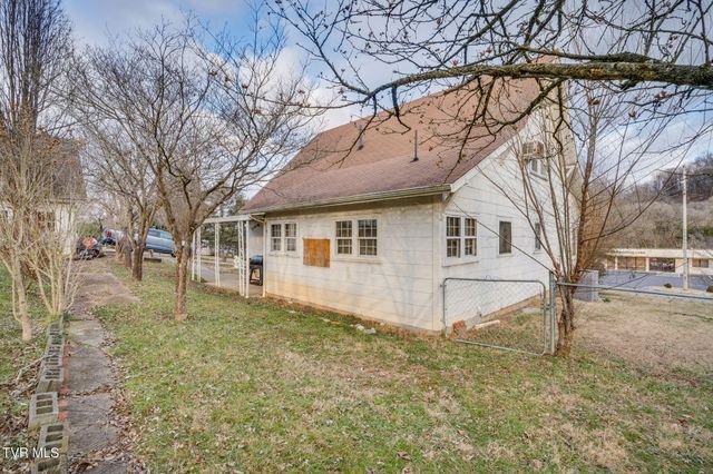 2704 Fort Henry Drive, Kingsport, TN 37664