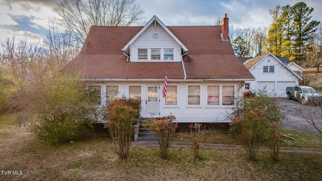 2704 Fort Henry Drive, Kingsport, TN 37664