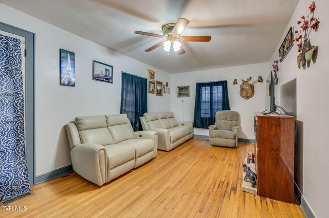 2704 Fort Henry Drive, Kingsport, TN 37664