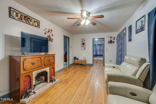 2704 Fort Henry Drive, Kingsport, TN 37664