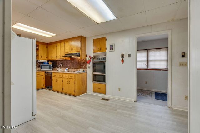 2704 Fort Henry Drive, Kingsport, TN 37664