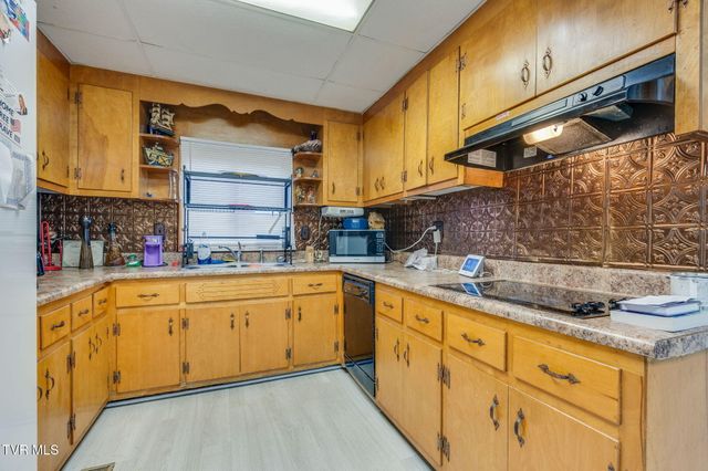 2704 Fort Henry Drive, Kingsport, TN 37664