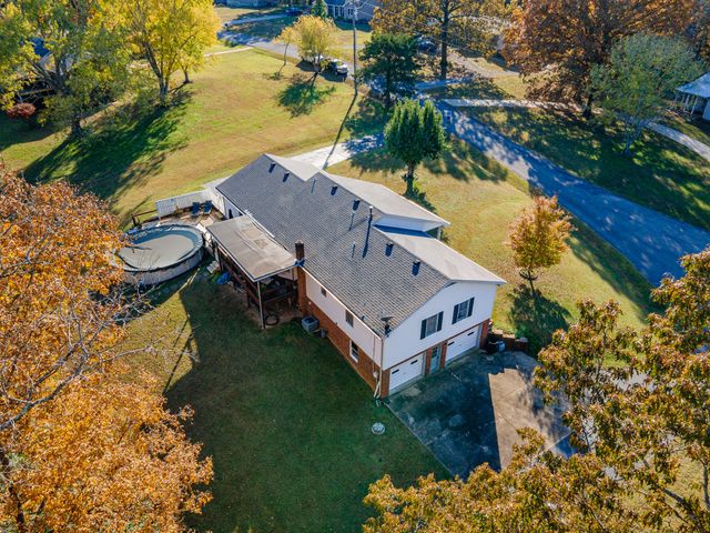 2862 Hillcrest Dr, Centerville, TN 37033
