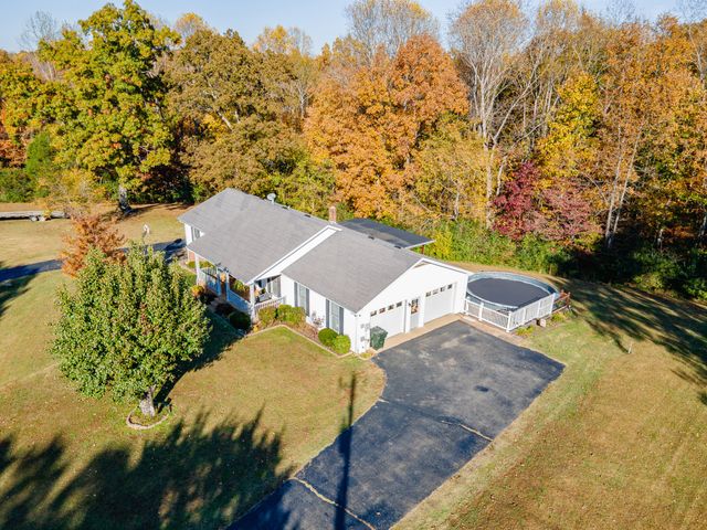 2862 Hillcrest Dr, Centerville, TN 37033