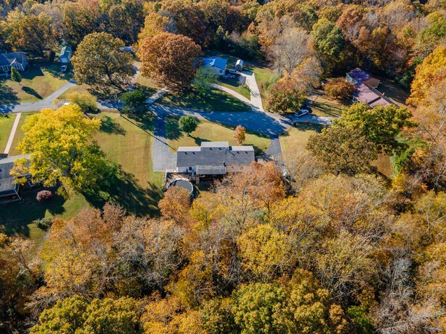 2862 Hillcrest Dr, Centerville, TN 37033