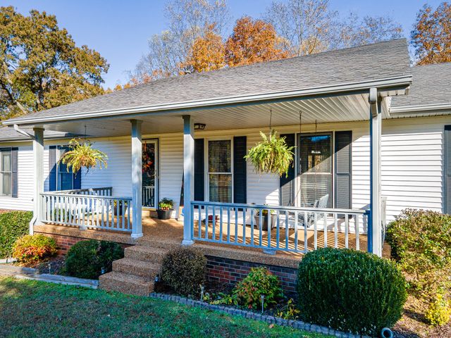 2862 Hillcrest Dr, Centerville, TN 37033