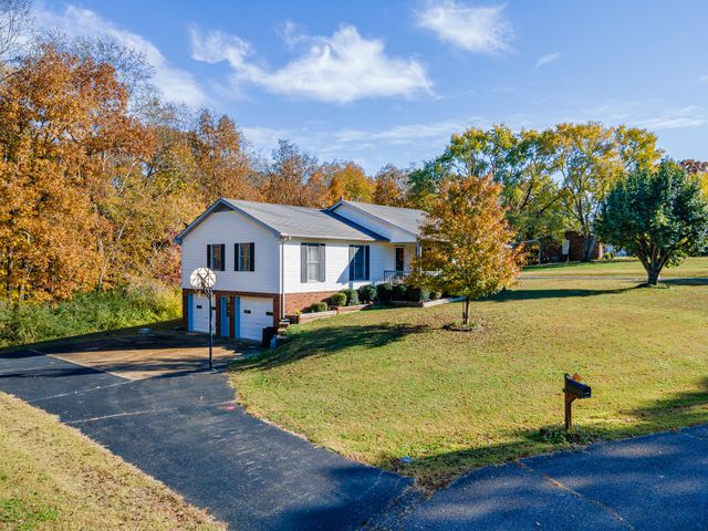 2862 Hillcrest Dr, Centerville, TN 37033