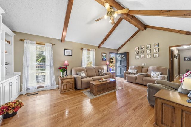 2862 Hillcrest Dr, Centerville, TN 37033