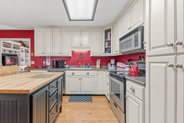 2862 Hillcrest Dr, Centerville, TN 37033