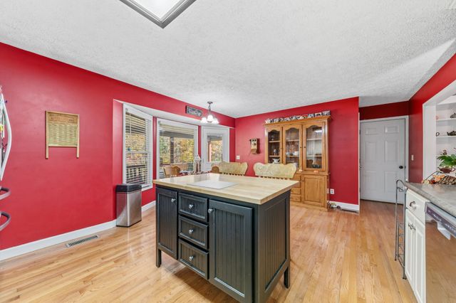 2862 Hillcrest Dr, Centerville, TN 37033