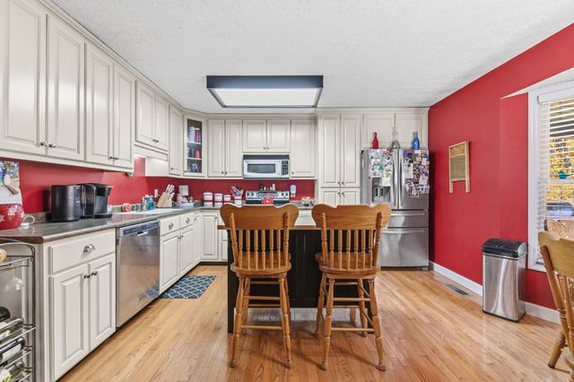 2862 Hillcrest Dr, Centerville, TN 37033