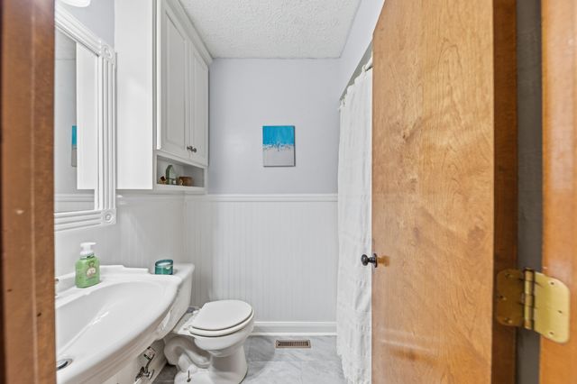 2862 Hillcrest Dr, Centerville, TN 37033