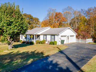 2862 Hillcrest Dr, Centerville, TN 37033
