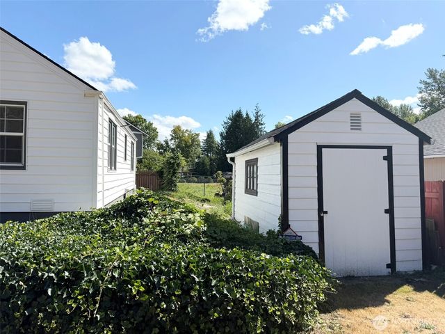24807 107th Avenue SE, Kent, WA 98030