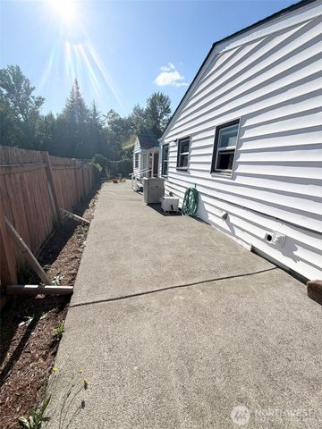 24807 107th Avenue SE, Kent, WA 98030