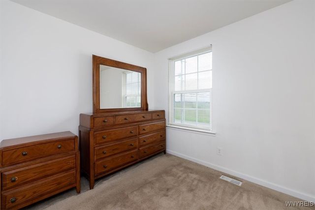 694 Pleasant View Dr, Lancaster, NY 14086