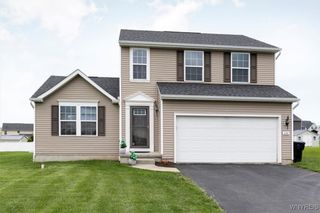 694 Pleasant View Dr, Lancaster, NY 14086