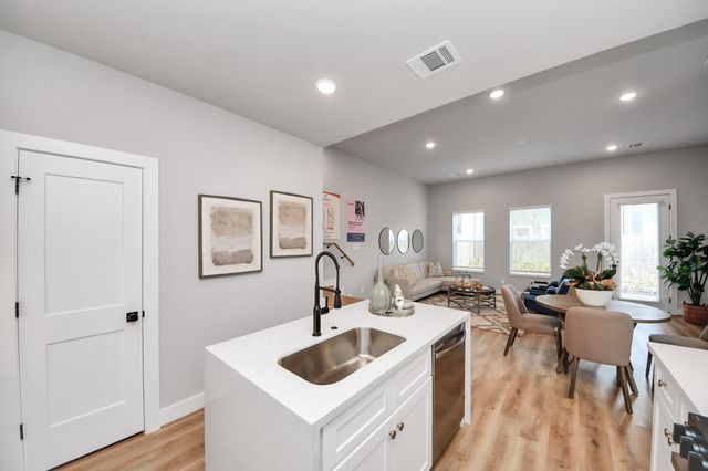 5811 Francis Oak Place, Houston, TX 77091