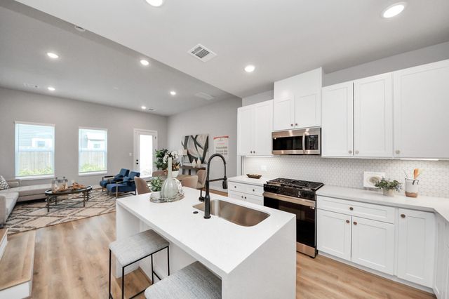 5811 Francis Oak Place, Houston, TX 77091