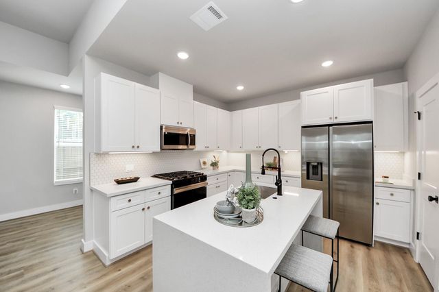 5811 Francis Oak Place, Houston, TX 77091