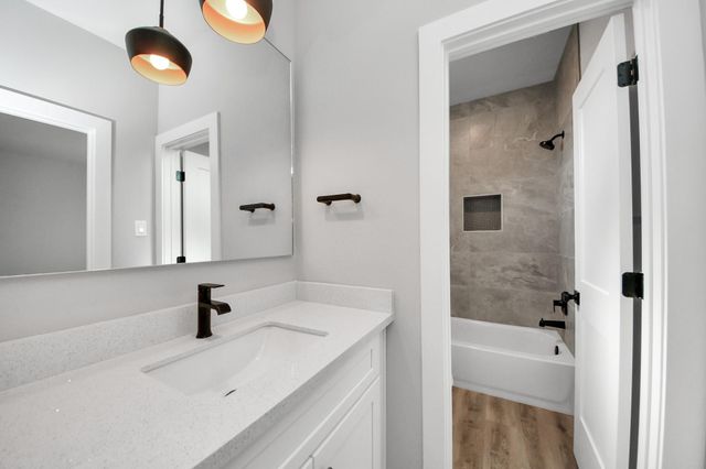 5811 Francis Oak Place, Houston, TX 77091