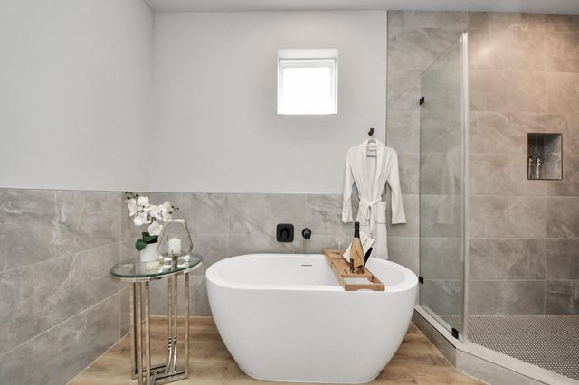 5811 Francis Oak Place, Houston, TX 77091