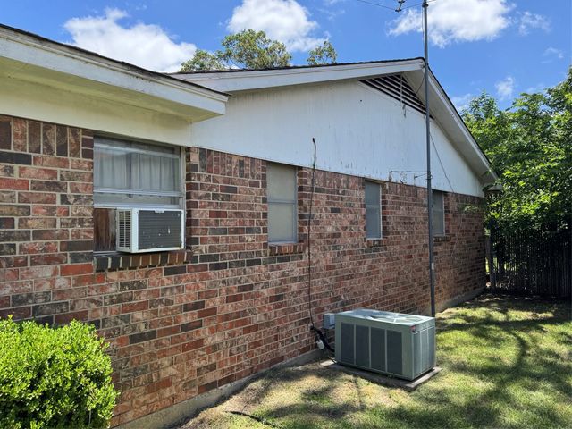 6637 Vega Drive, Fort Worth, TX 76133