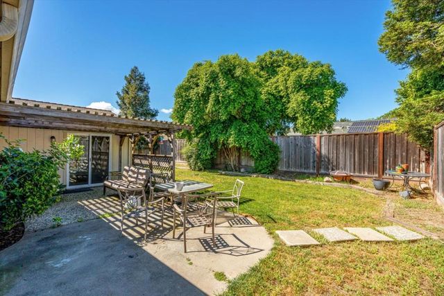 523 Thomas Circle, Suisun City, CA 94585