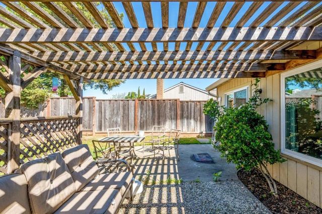523 Thomas Circle, Suisun City, CA 94585
