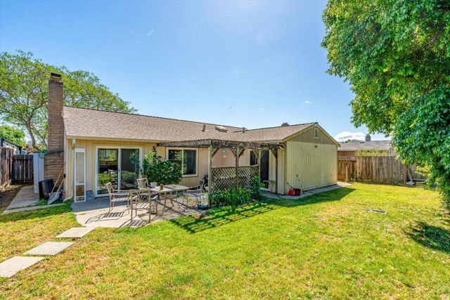 523 Thomas Circle, Suisun City, CA 94585