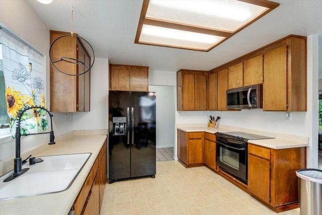 523 Thomas Circle, Suisun City, CA 94585