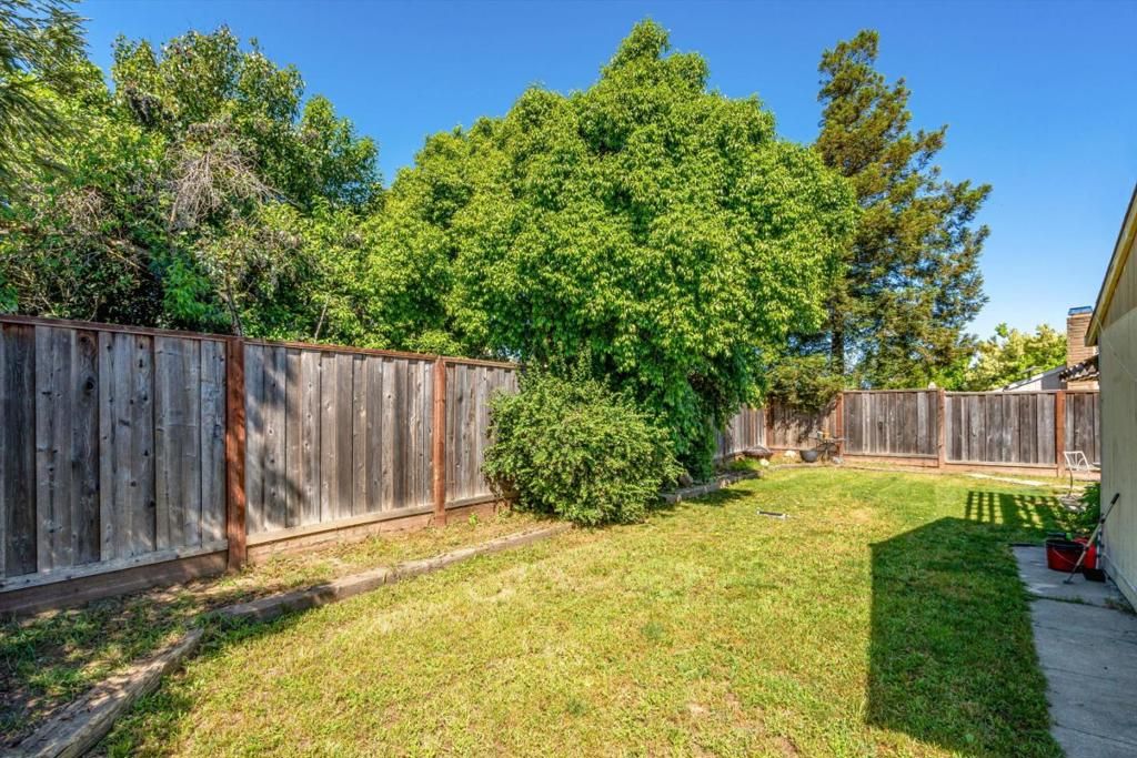 Image 17 of property listing at 523 Thomas Circle, Suisun City, CA 94585