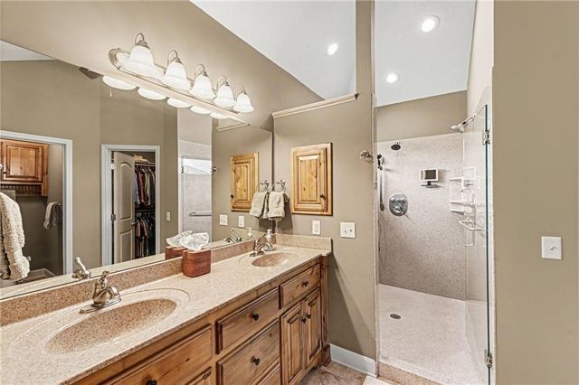 6626 NE 134th Terrace, Smithville, MO 64089