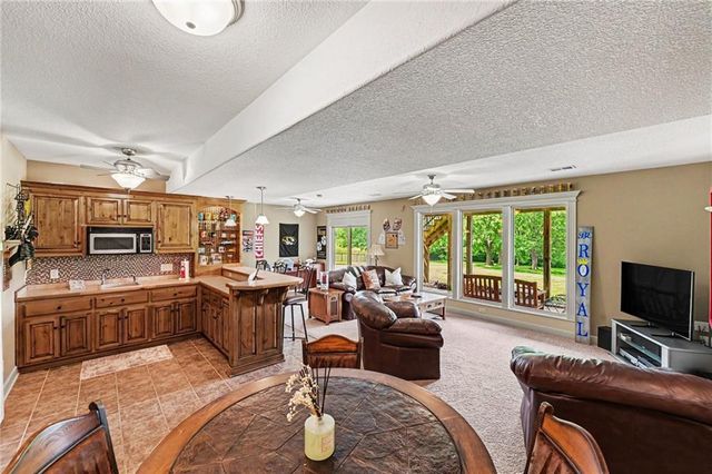 6626 NE 134th Terrace, Smithville, MO 64089