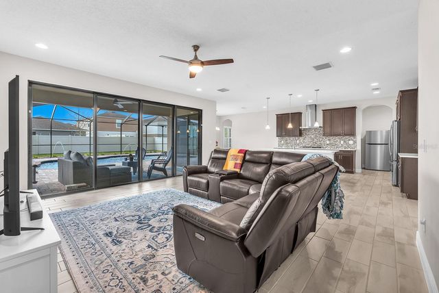 14615 RED CASTLE AVENUE, Lithia, FL 33547