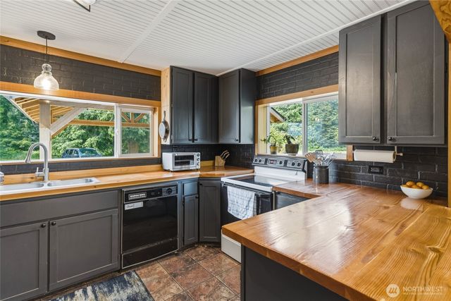 1502 S Toutle Road, Toutle, WA 98649